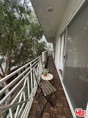 11907 Darlington Avenue 203, Los Angeles, California 90049