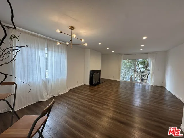 11907 Darlington Avenue 203, Los Angeles, California 90049