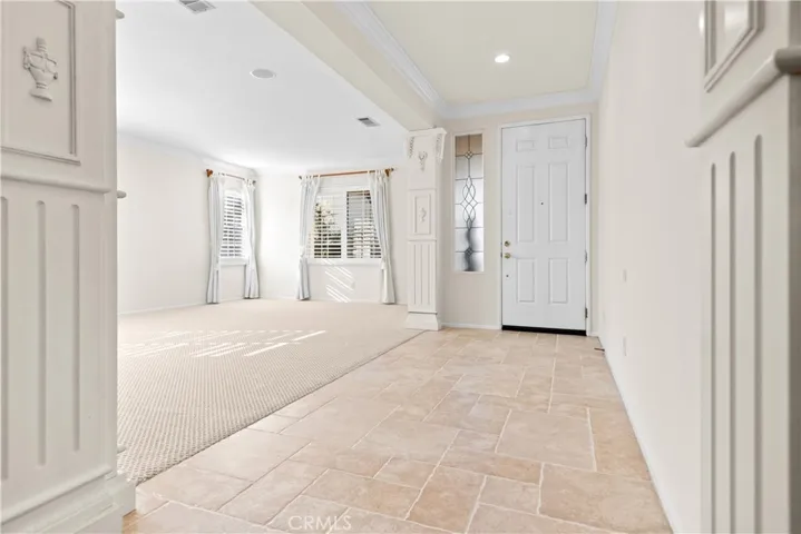 Elegante Versailles travertine tiles at entry and in high traffic areas