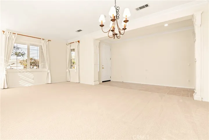Living room/dining room
