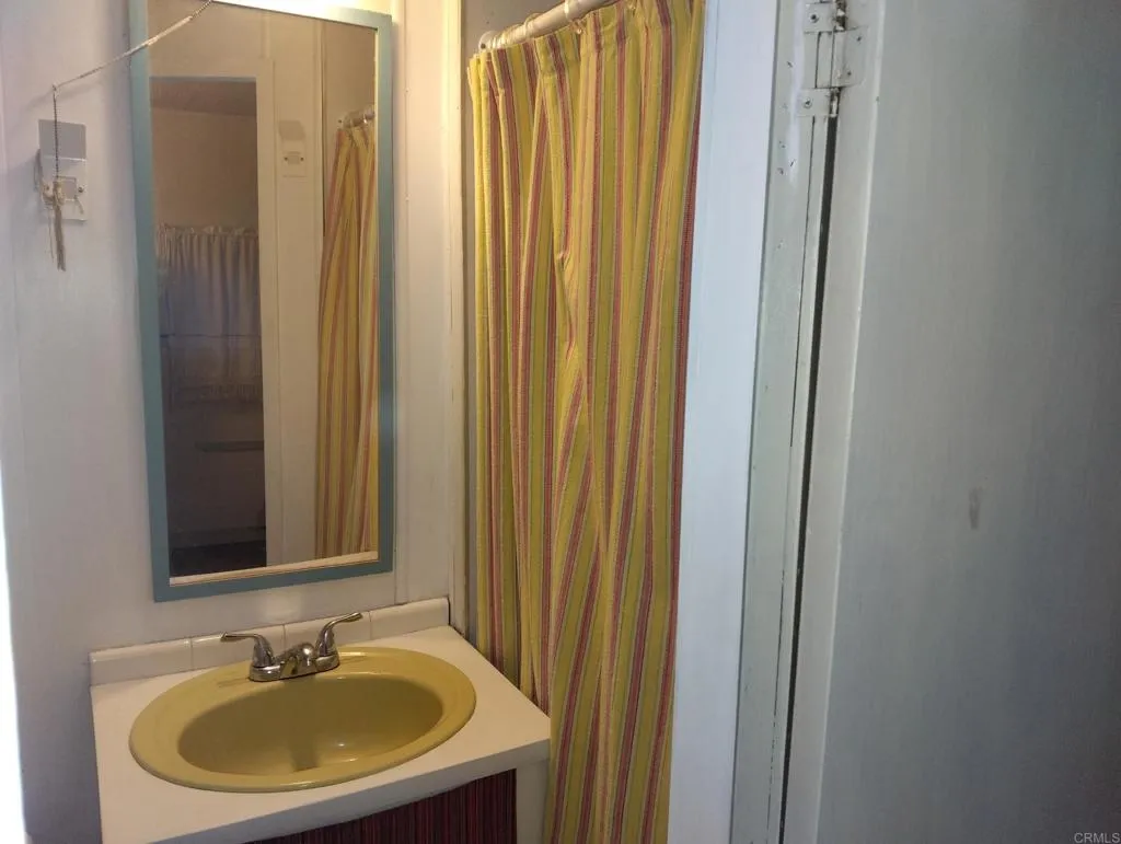 Primary bath with step in shower!