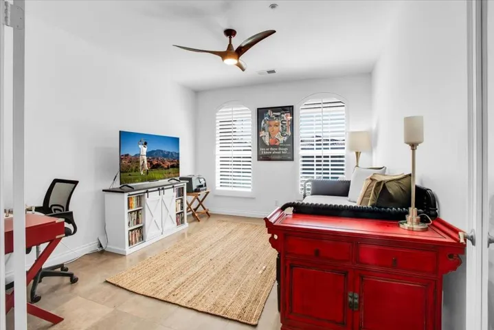 Den/3rd Bedroom