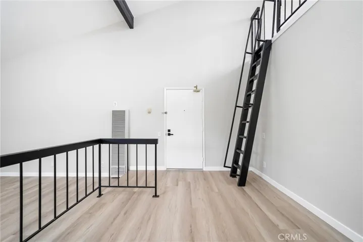 Let's make our way up to the spacious loft (which could be enclosed for more privacy!
