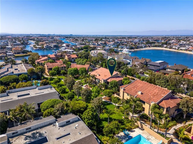 Check out the aerial photos of the beautiful coastal community for a bird’s eye view! Harbour is just steps away
