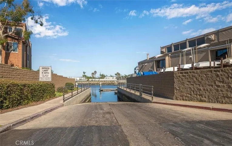 Easy access to boat launch ramp!
