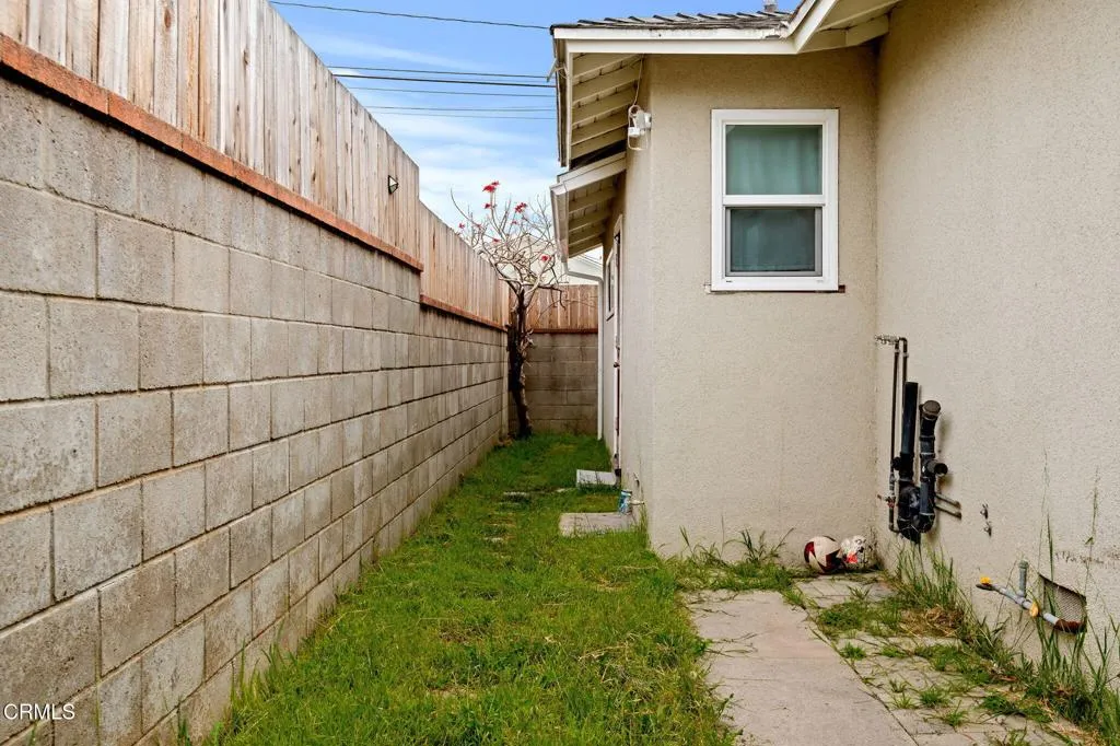 1120 Deodar Avenue, Oxnard, California 93030 home-pic-8