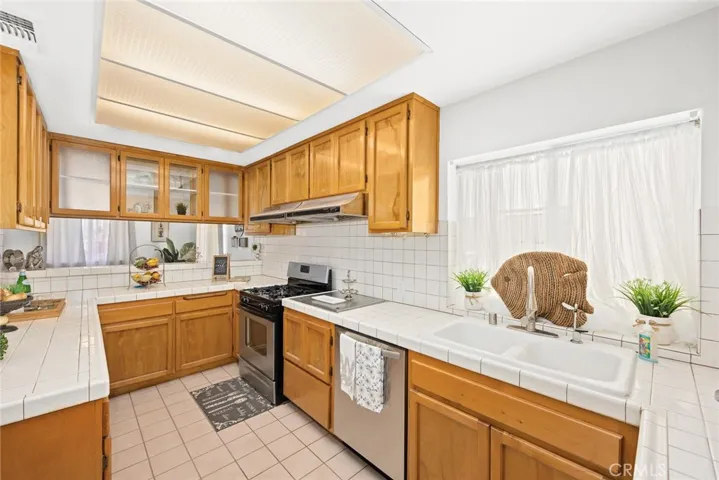 Kitchen (owner unit)