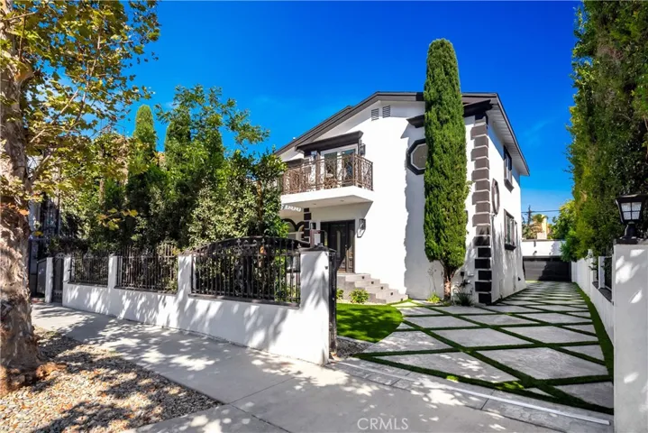 652 N Cahuenga Boulevard, Los Angeles, California 90004