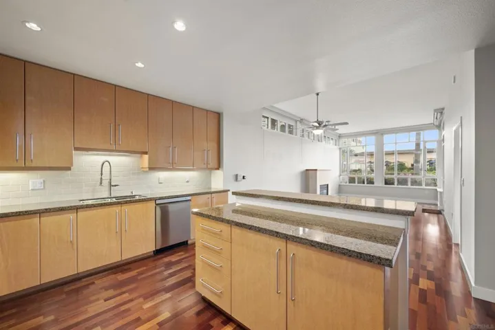 700 W Harbor Dr 103, San Diego, California 92101