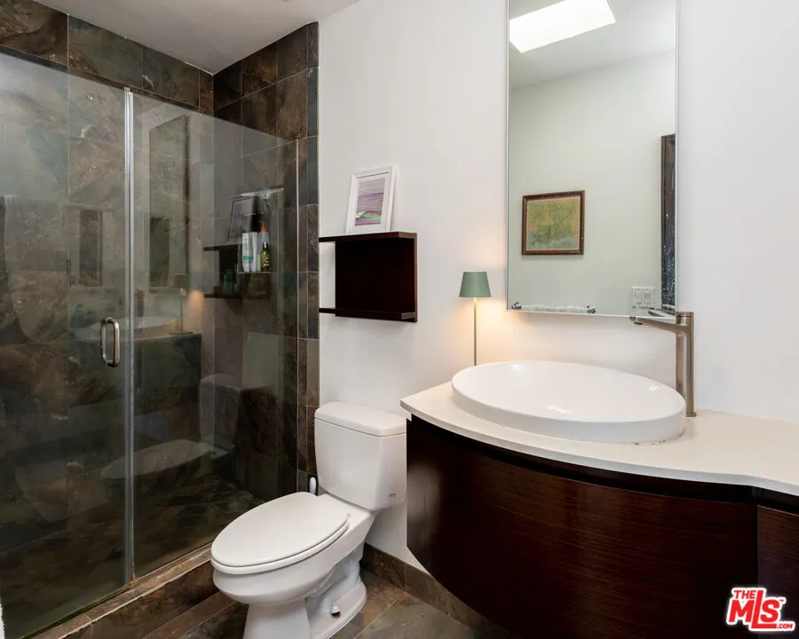 933 17th Street 9, Santa Monica, California 90403 home-pic-16