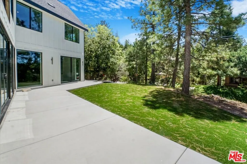 1021 Teakwood Drive, Lake Arrowhead, California 92352 home-pic-8