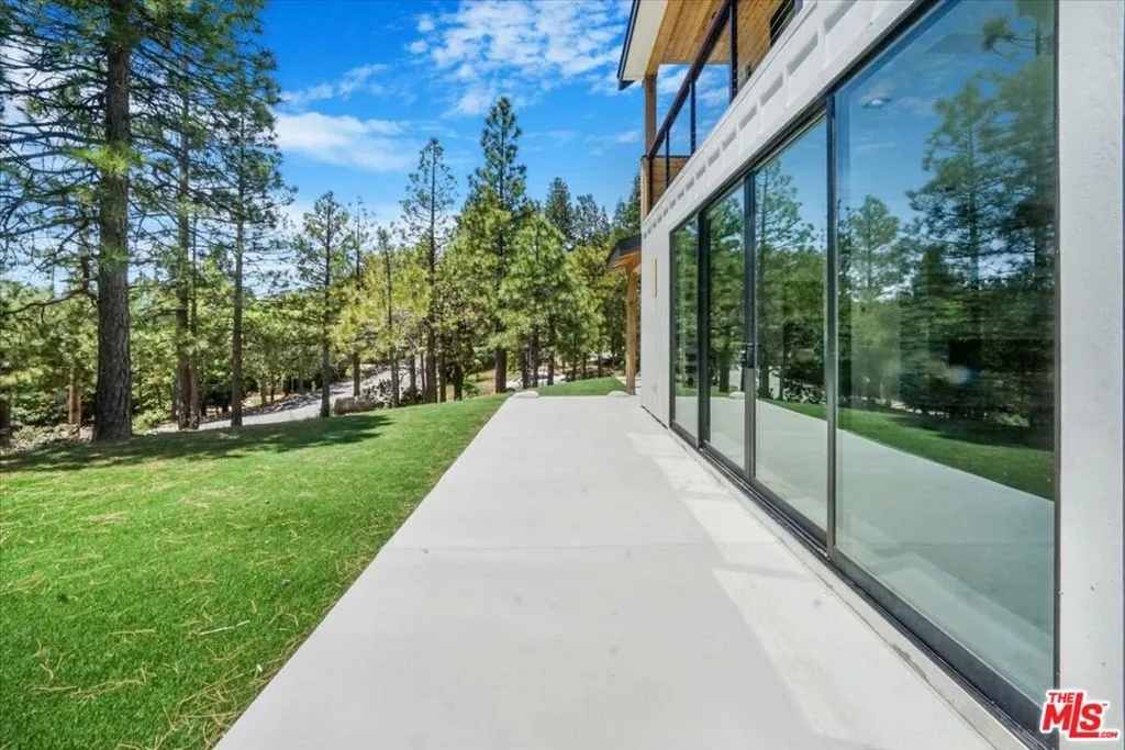 1021 Teakwood Drive, Lake Arrowhead, California 92352 home-pic-5