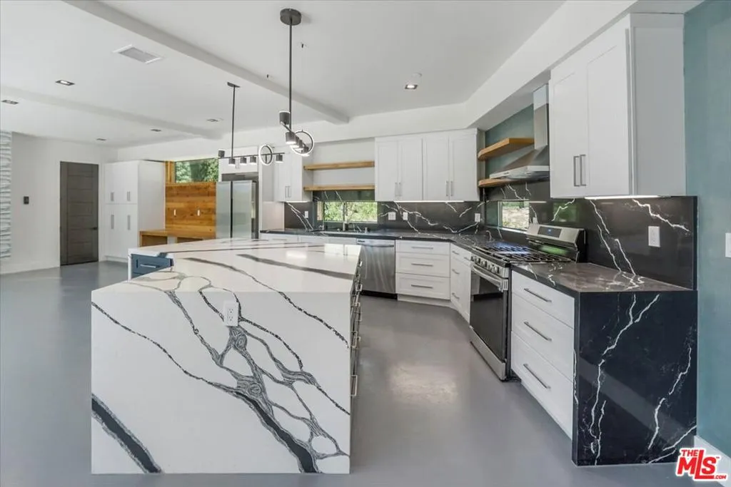 1021 Teakwood Drive, Lake Arrowhead, California 92352 home-pic-17