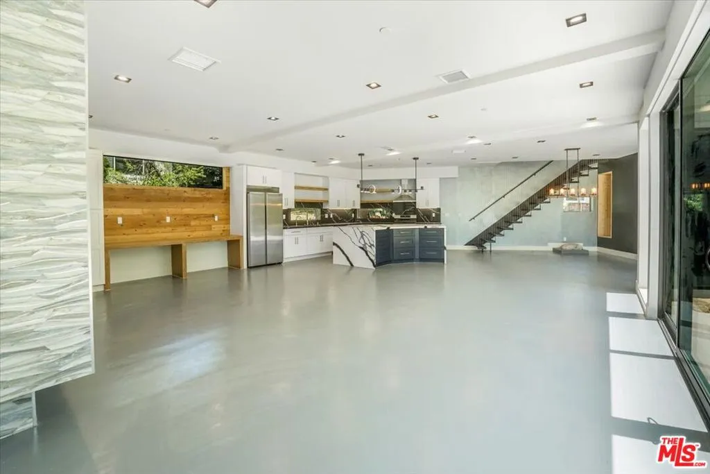 1021 Teakwood Drive, Lake Arrowhead, California 92352 home-pic-9