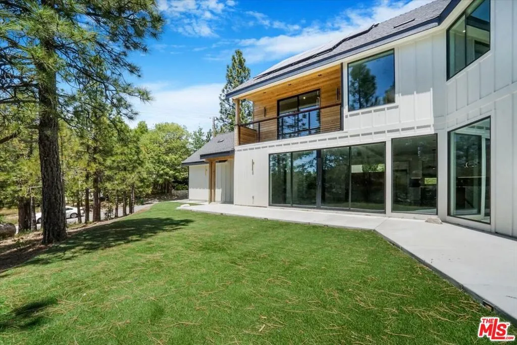 1021 Teakwood Drive, Lake Arrowhead, California 92352 home-pic-3
