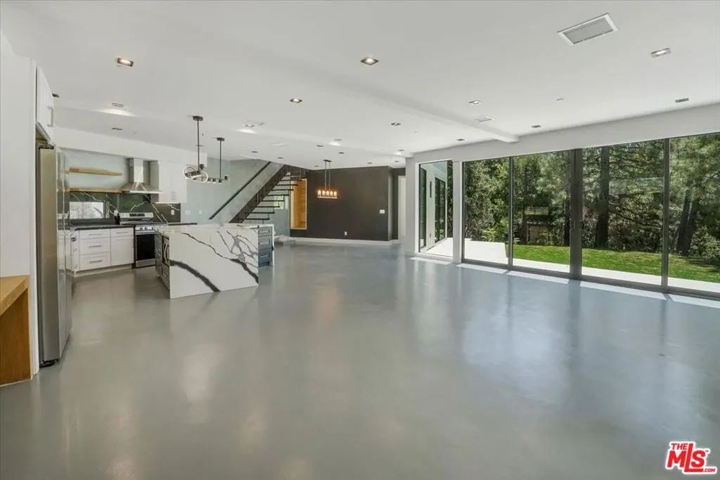 1021 Teakwood Drive, Lake Arrowhead, California 92352 home-pic-22