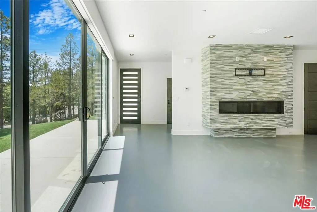 1021 Teakwood Drive, Lake Arrowhead, California 92352 home-pic-26
