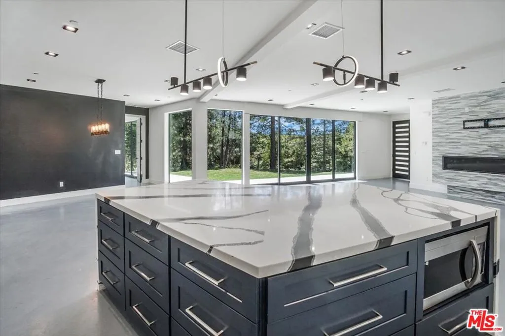 1021 Teakwood Drive, Lake Arrowhead, California 92352 home-pic-14