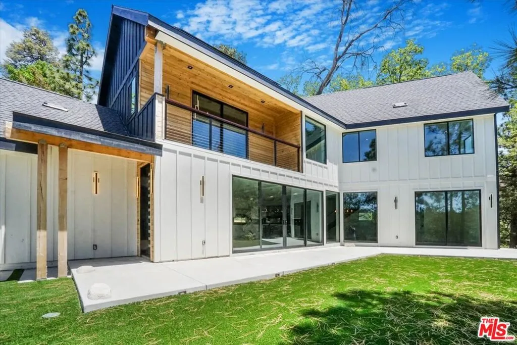 1021 Teakwood Drive, Lake Arrowhead, California 92352 home-pic-0