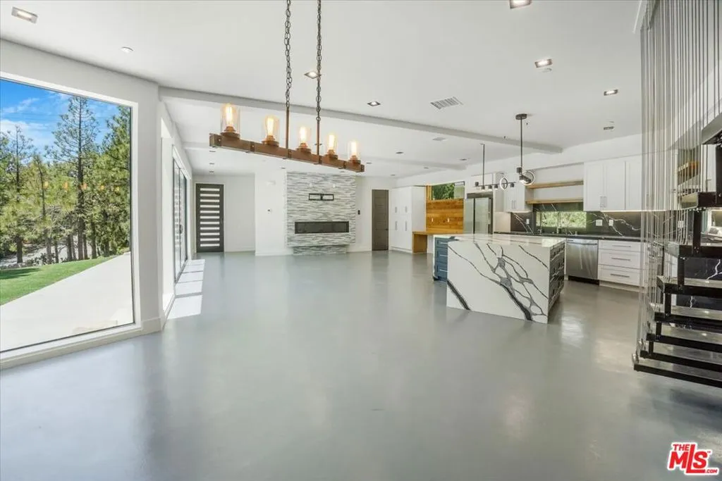 1021 Teakwood Drive, Lake Arrowhead, California 92352 home-pic-19