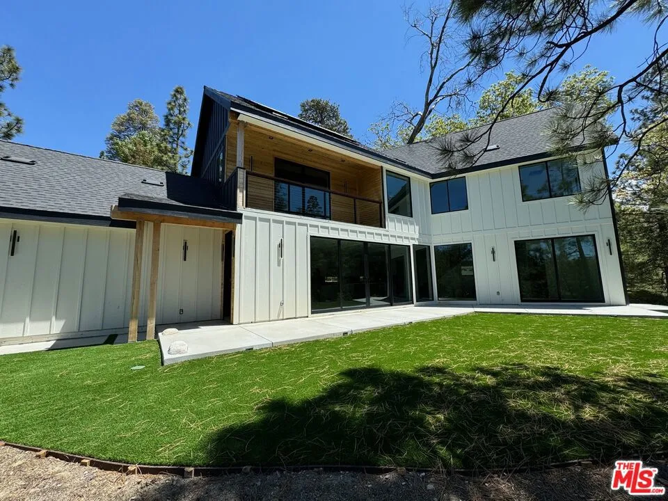 1021 Teakwood Drive, Lake Arrowhead, California 92352 home-pic-1
