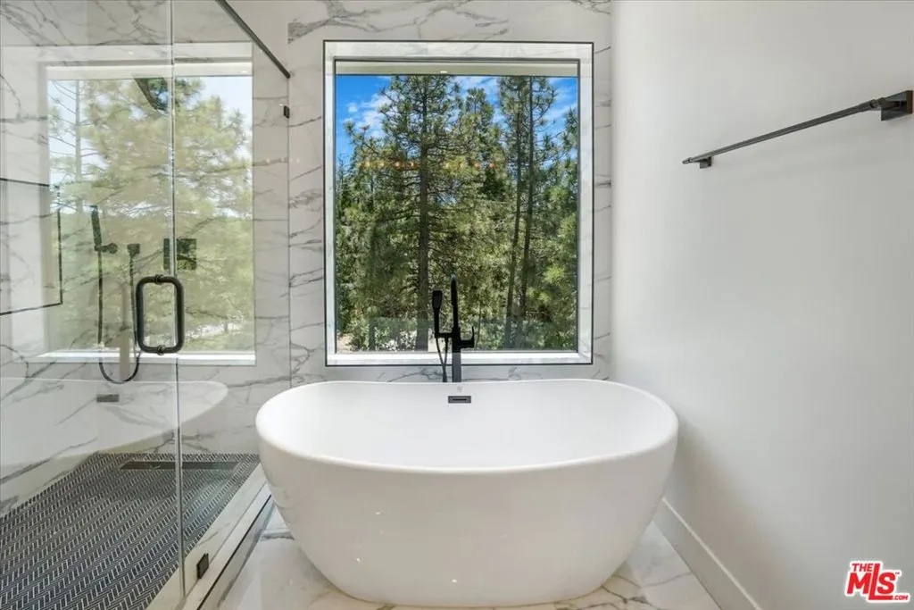 1021 Teakwood Drive, Lake Arrowhead, California 92352 home-pic-44