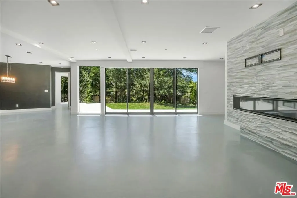 1021 Teakwood Drive, Lake Arrowhead, California 92352 home-pic-25