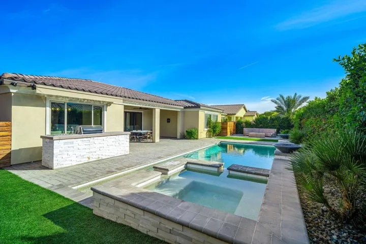 30-web-or-mls-TH_Palazio_OPMG_1224_030