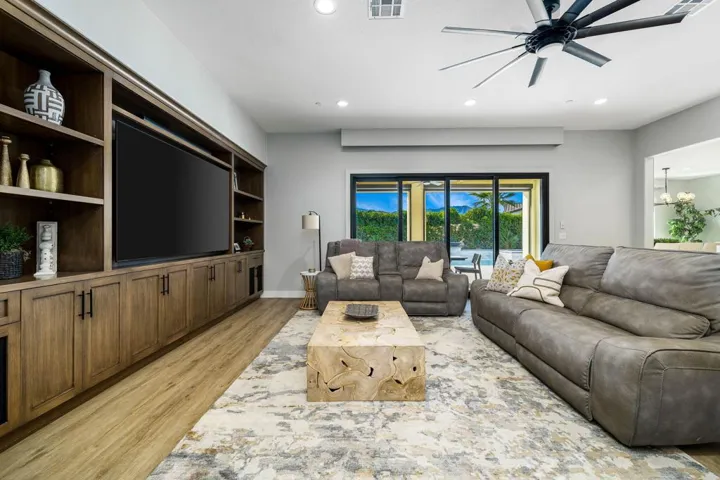 12-web-or-mls-TH_Palazio_OPMG_1224_012
