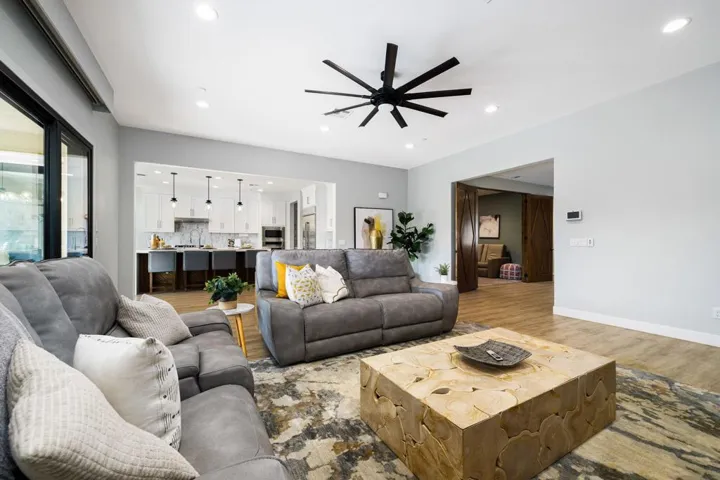 14-web-or-mls-TH_Palazio_OPMG_1224_014