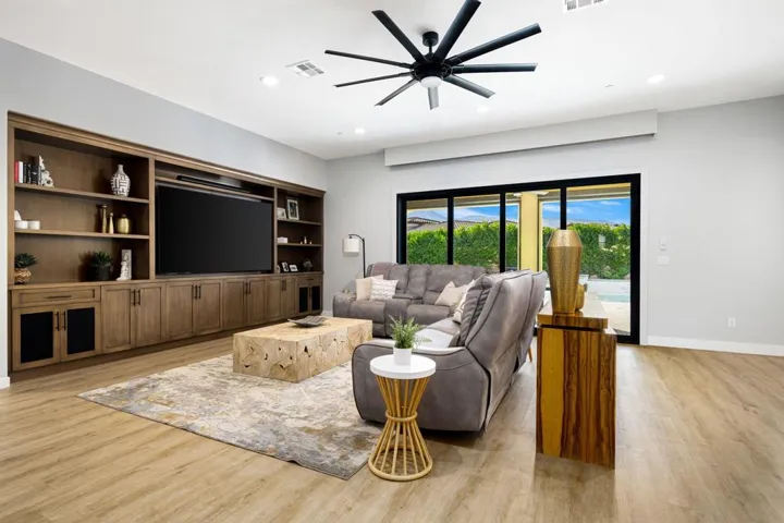 11-web-or-mls-TH_Palazio_OPMG_1224_011