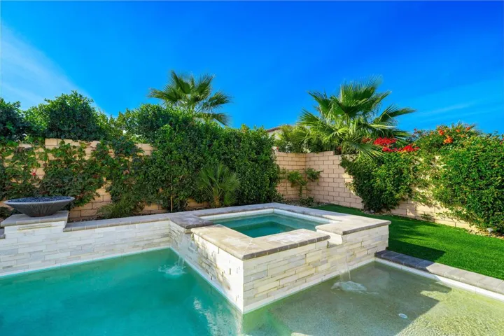 32-web-or-mls-TH_Palazio_OPMG_1224_032