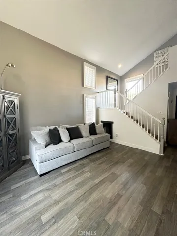 LIVING/STAIRCASE