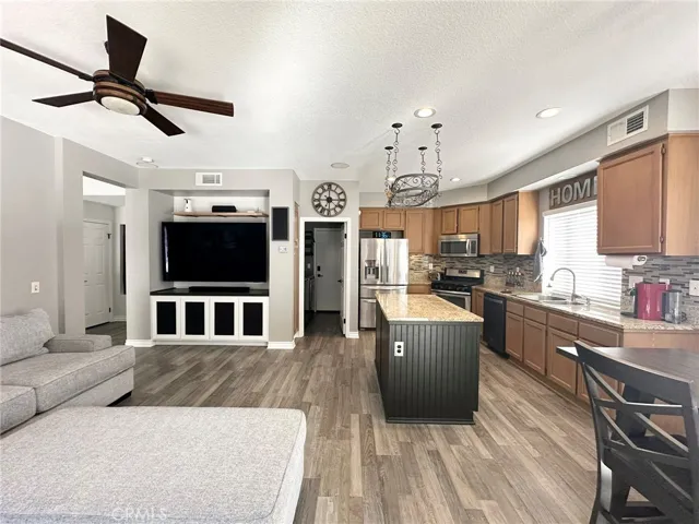 GREAT ROOM/KITCHEN