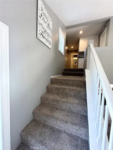 STAIRS TO 2ND LEVEL