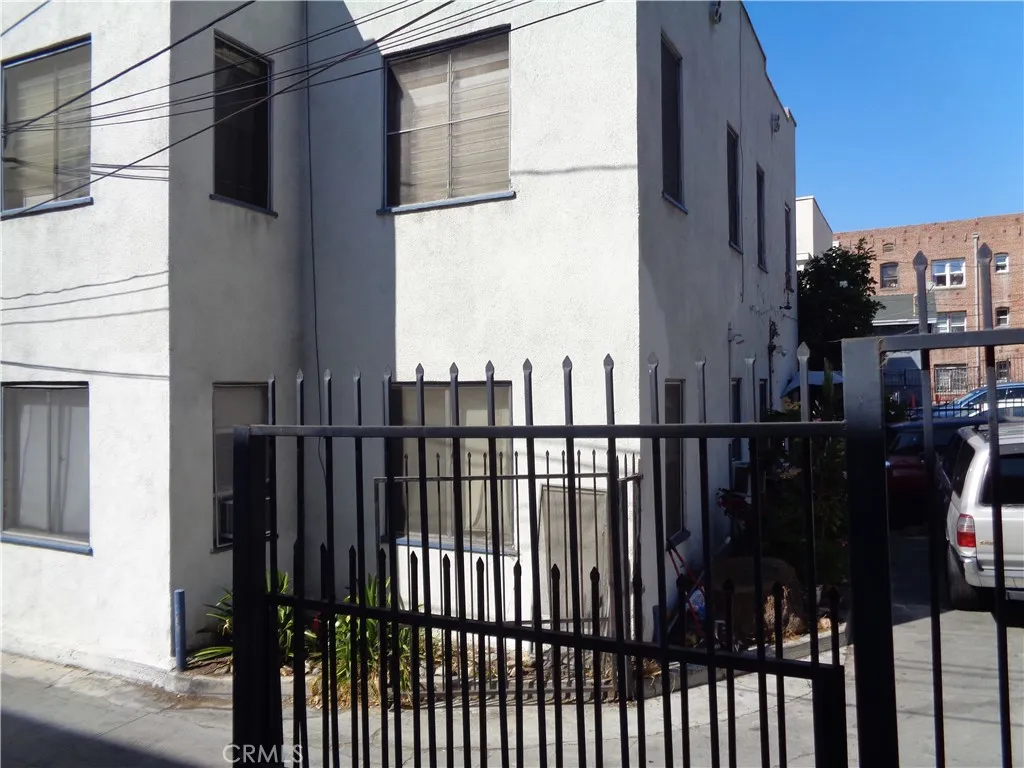 152 S Westmoreland Avenue, Los Angeles, California 90004 home-pic-2