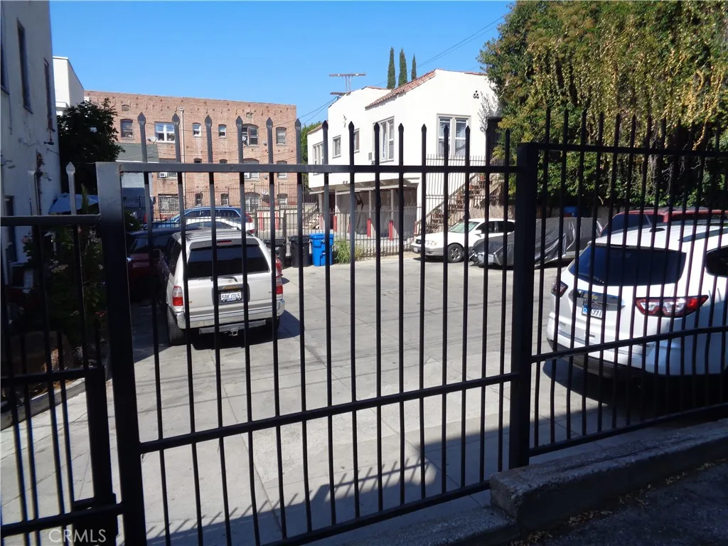 152 S Westmoreland Avenue, Los Angeles, California 90004 home-pic-1