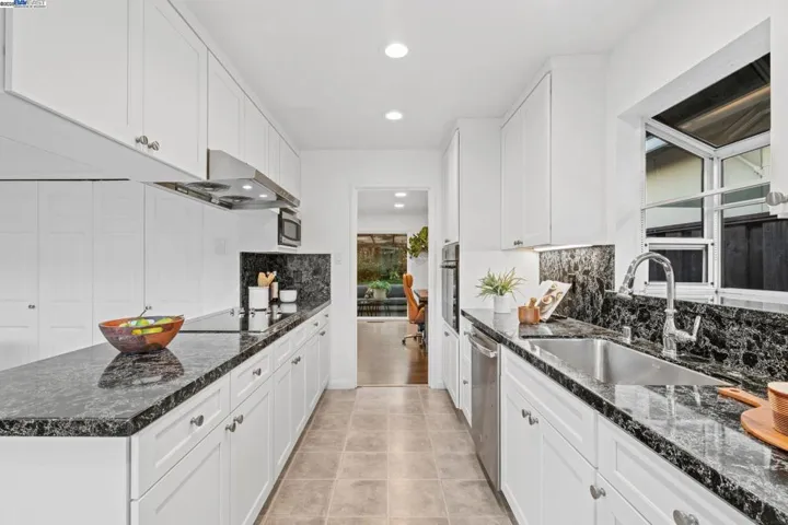 2941 Muirfield Circle, San Bruno, California 94066