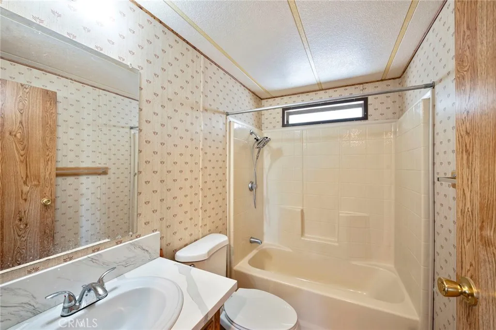 19665 Grey Mountain Road, Adelanto, California 92301 home-pic-14