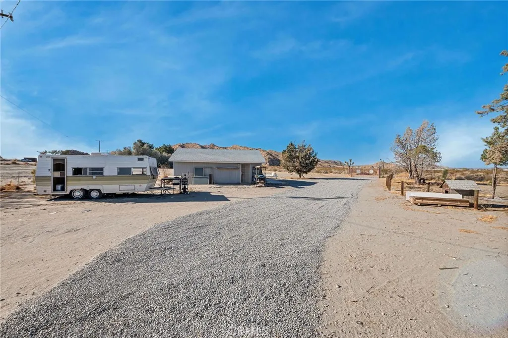 19665 Grey Mountain Road, Adelanto, California 92301 home-pic-27