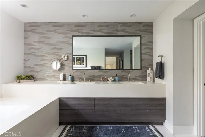 10 Weybridge Court, Newport Beach, California 92660