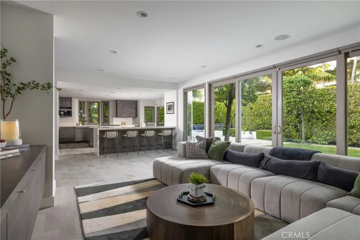 10 Weybridge Court, Newport Beach, California 92660