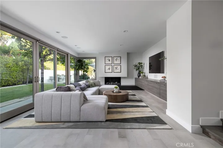 10 Weybridge Court, Newport Beach, California 92660