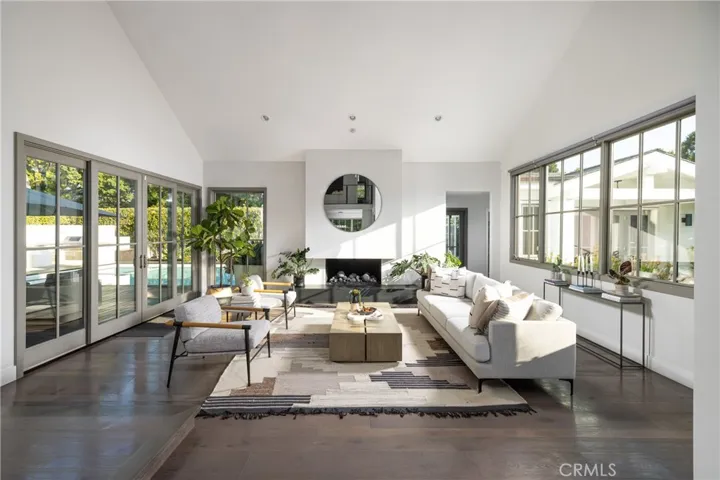 10 Weybridge Court, Newport Beach, California 92660