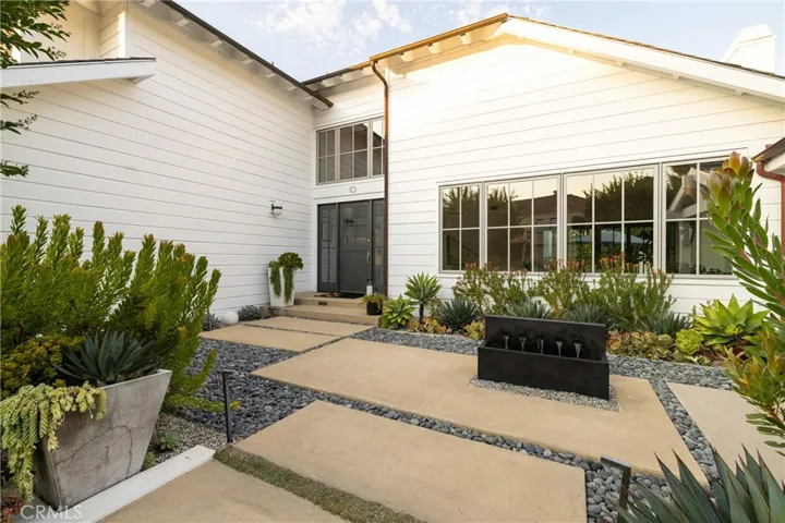 10 Weybridge Court, Newport Beach, California 92660