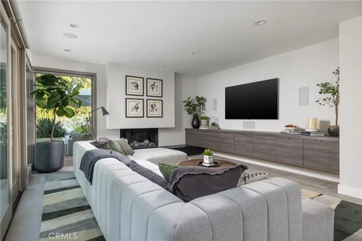 10 Weybridge Court, Newport Beach, California 92660
