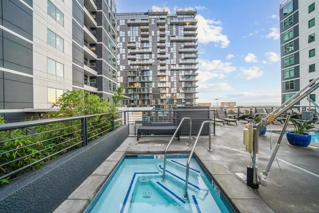 425 W Beech St 228, San Diego, California 92101 home-pic-25