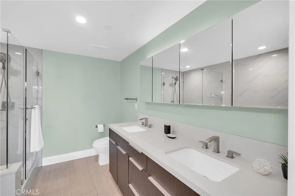 2939 Leeward Avenue 215, Los Angeles, California 90005 home-pic-6