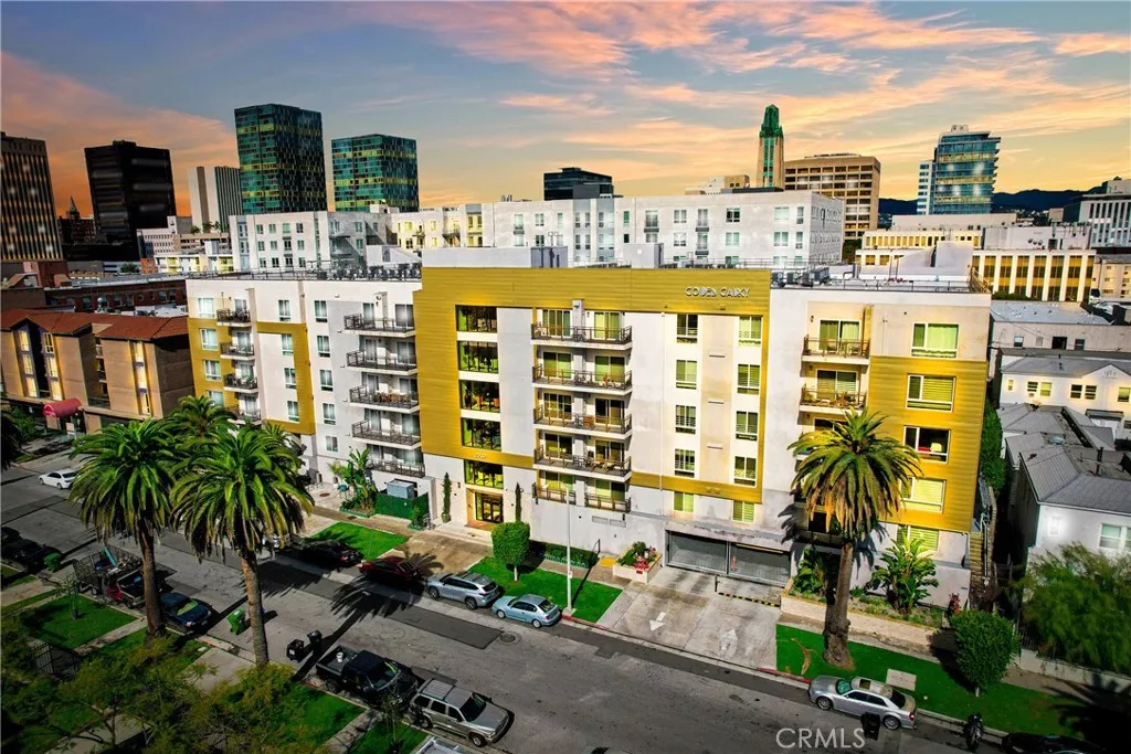 2939 Leeward Avenue 215, Los Angeles, California 90005 home-pic-1