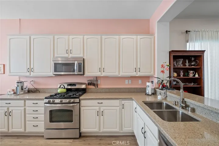 10511 Silverwood Road, Apple Valley, California 92308